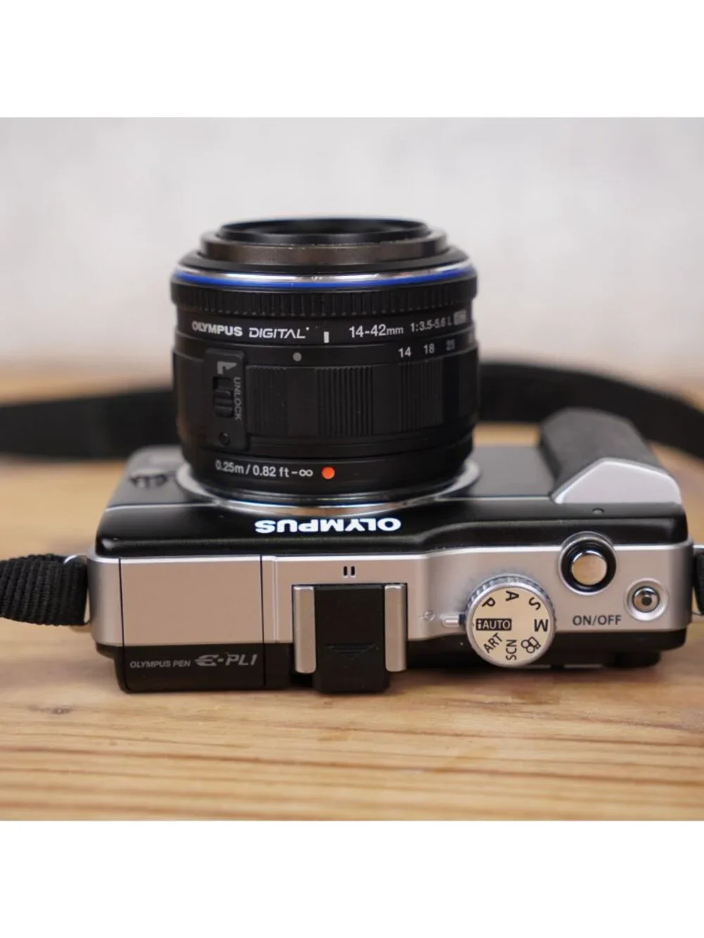 Olympus PEN E-PL1 Digital Camera 14-42mm L ED Lens Kit W/ Chargrer & Box Tested